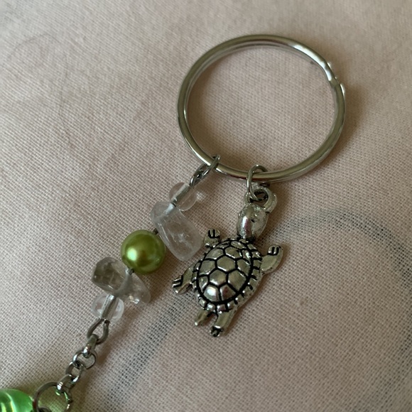 Handmade green turtle Keychain - Picture 3 of 6